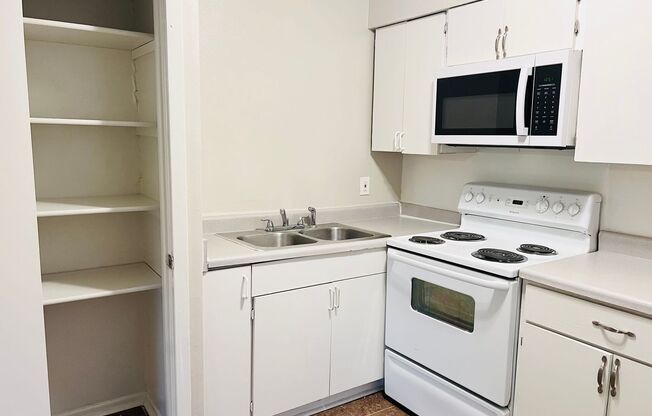 Studio, 1 bath, 494 sqft, $690, Unit 15