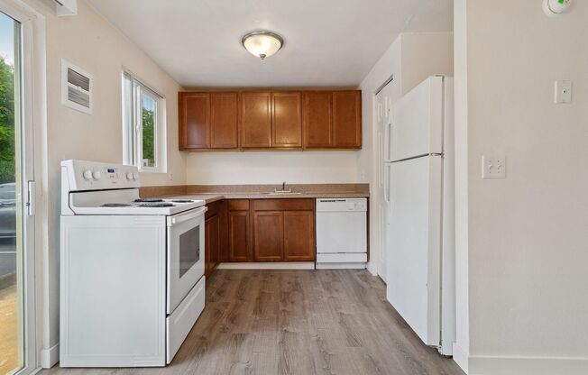 2 beds, 1 bath, 742 sqft, $1,595, Unit 29