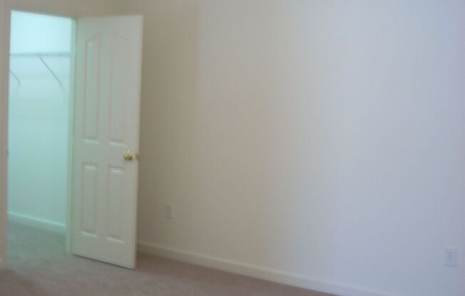 1353SF 2BR 2.5BA w/garage