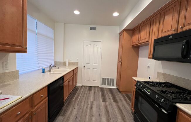 3 beds, 2 baths, $4,095, Unit # 42