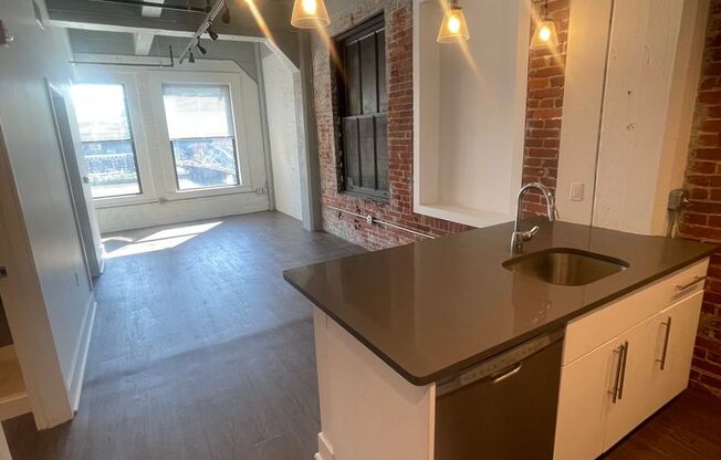 2 beds, 1.5 baths, 850 sqft, $1,995, Unit 605