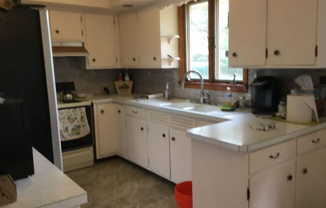 3 beds, 1 bath, $1,695