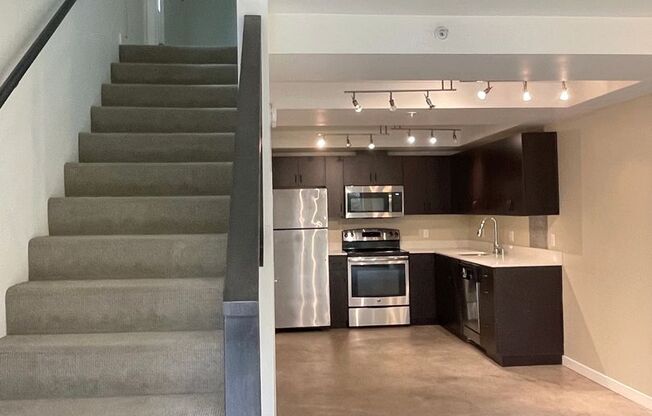 2 beds, 1.5 baths, 805 sqft, $2,675, Unit 103