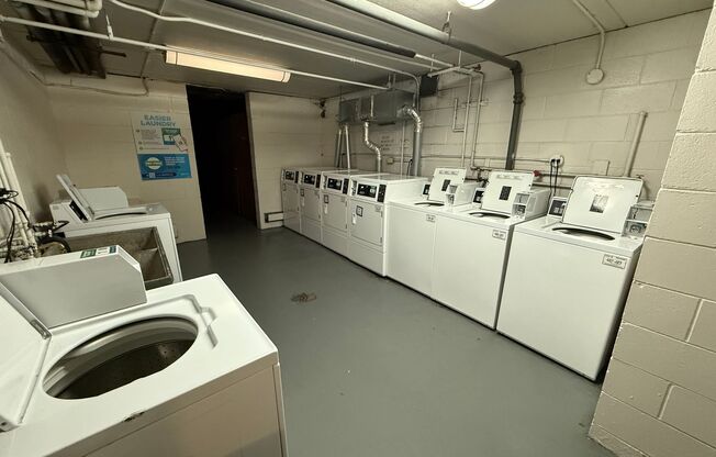 2 beds, 1 bath, $1,425, Unit 106