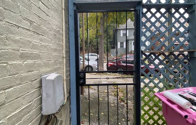 6 Bed/2.5 Bath Mins. From UC $750/pp ($4,500/mo)!