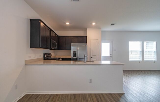 4 beds, 2.5 baths, $1,700