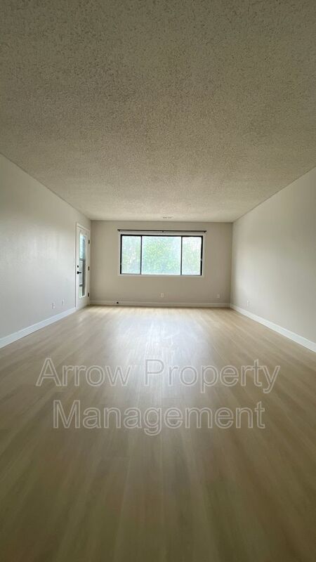 2334 N 44 ST