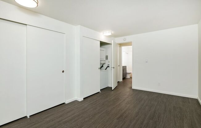 1 bed, 1 bath, 736 sqft, $1,895, Unit 3555 - 221