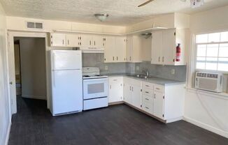 2 beds, 1 bath, 787 sqft, $1,195, Unit Unit 2