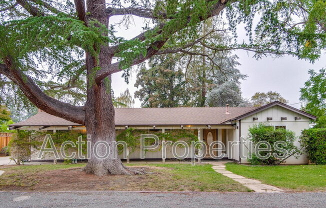 649 HOLLINGSWORTH DR