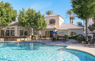 Sonterra Apartments at Paradise Valley - Poolside sundeck