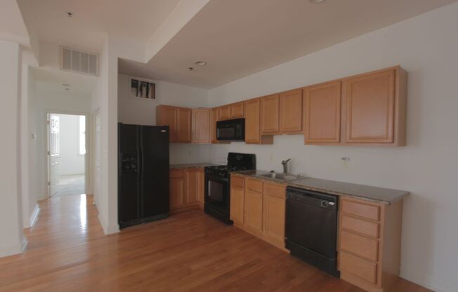 2 beds, 2 baths, 988 sqft, $2,100, Unit 301