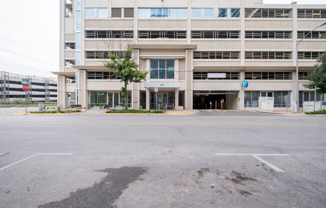 Luxurious 2 Bedroom, 2 Bath High Rise in Downtown Austin