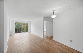 Logan Circle Condo | 1 Bed | 1 Bath | 600 Sf | 2 Juliet Balconies