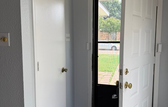 304 GREGORY LN
