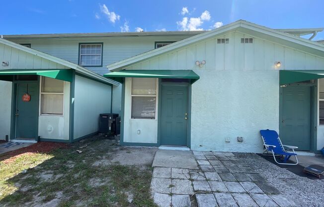 BEAUTIFUL 2 Bed/2 Bath Townhome in Winter Springs! Lawn Care INCLUDED!