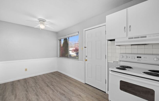 2 beds, 1.5 baths, 830 sqft, $1,300, Unit 9774 Lynntown Court