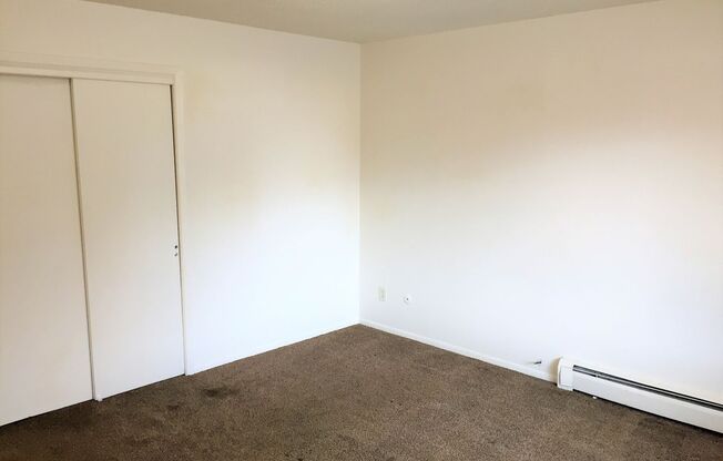 2 beds, 1 bath, 800 sqft, $995, Unit #6