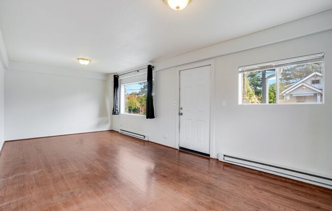 -- PRICE REDUCED -- 4 Bed, 2 Bath Rental Home in SE Portland!