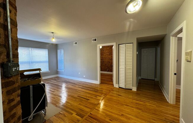 2 beds, 1 bath, $1,700, Unit 4927 1E