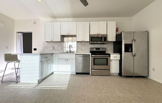 AVAILABLE NOW! RENOVATED 1 Bedroom 1 Bathroom Apartment in Cathedral City