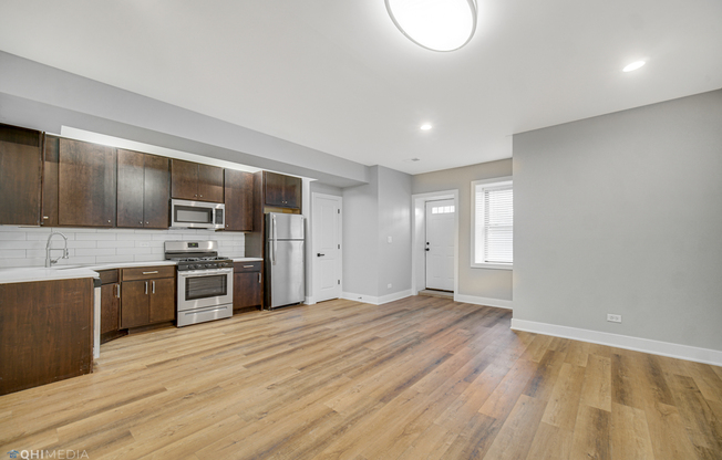 2735 W POLK ST