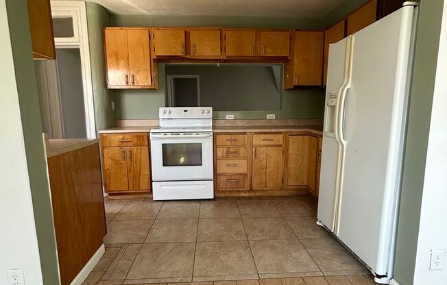 2 beds, 1 bath, 850 sqft, $875, Unit Unit 2