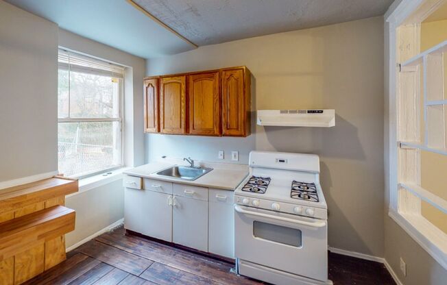2429 Druid Hill Ave - 2 Bedroom Townhouse