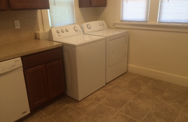 1 bed, 1 bath, 575 sqft, $975, Unit Apt 03