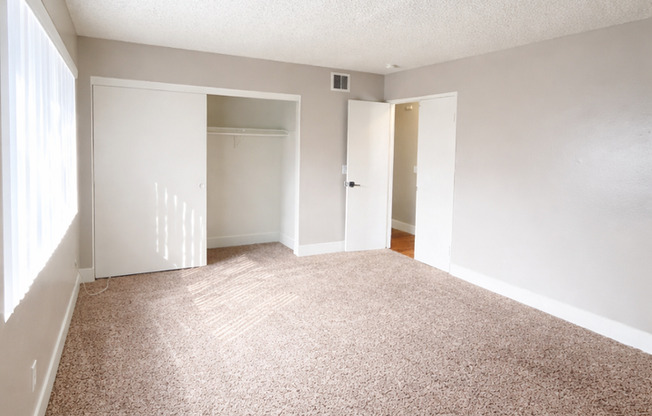 2 beds, 1 bath, 896 sqft, $2,195, Unit 070