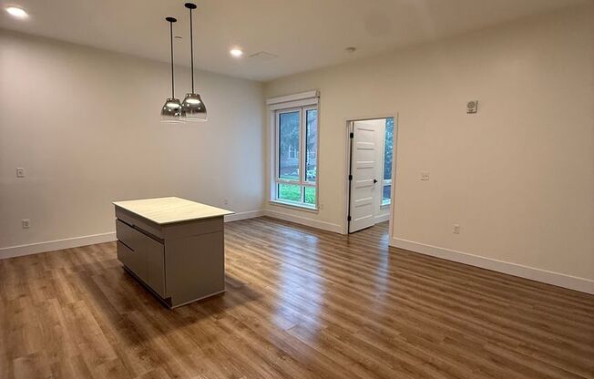 1 bed, 1 bath, 931 sqft, $2,540, Unit 124