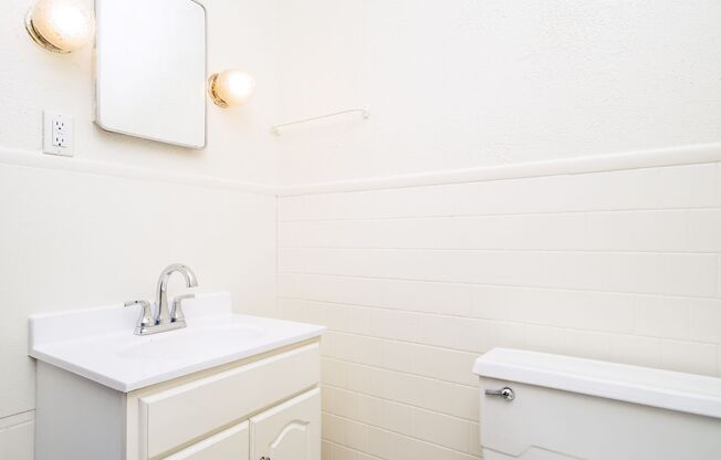 2 beds, 1 bath, 800 sqft, $1,225, Unit 12-C3