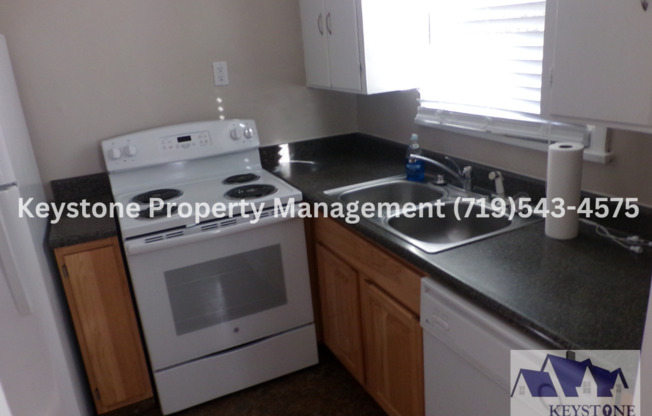 North side 3 Bedroom & 1 Bath Home w/ Carport - Central Air - Hardwood Floors - $1450/$1450