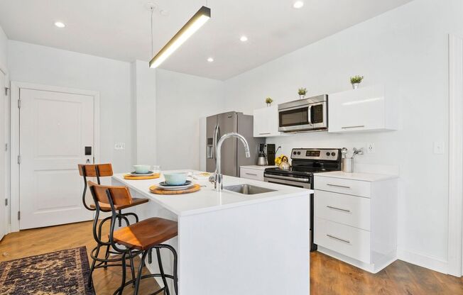 1 bed, 1 bath, 642 sqft, $1,688, Unit 216