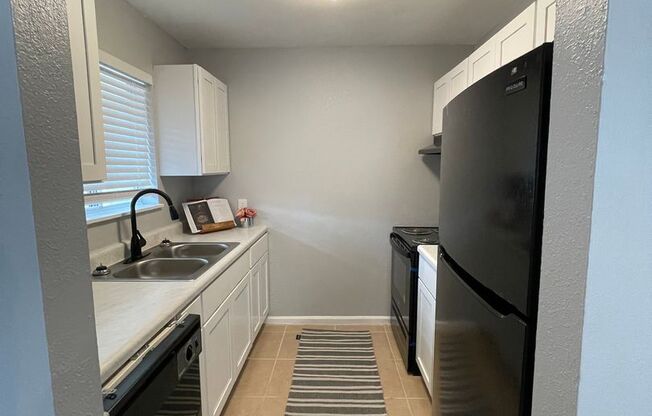 2 beds, 1.5 baths, 950 sqft, $1,125, Unit 96-1380 Ocala Road Apt G1