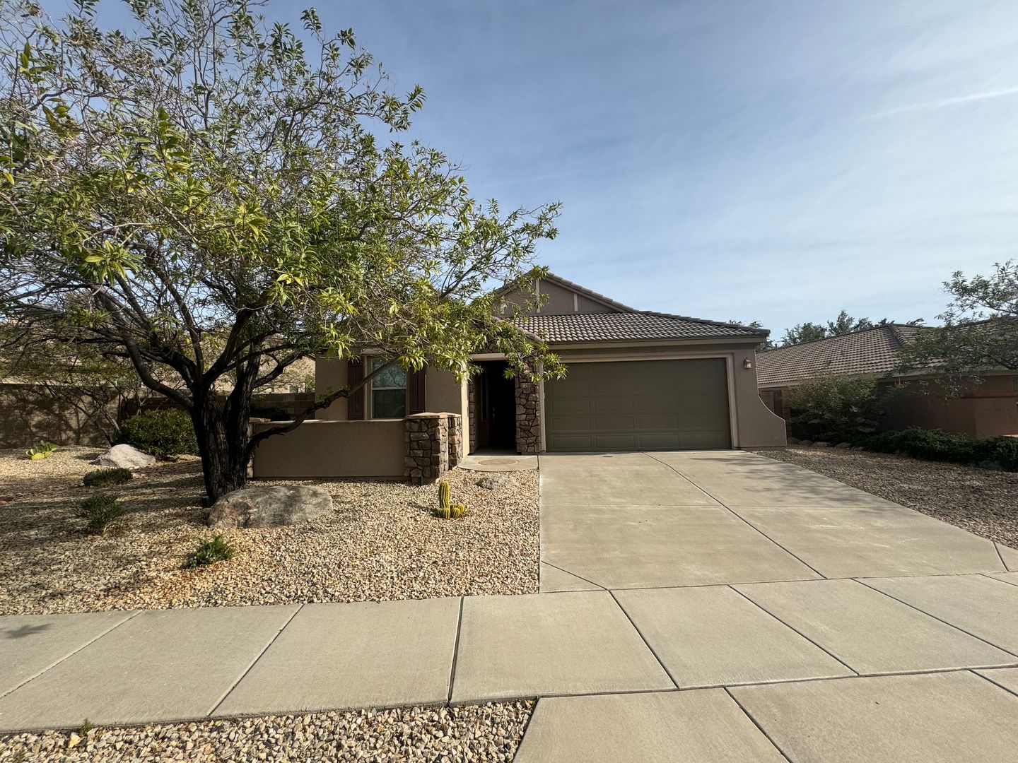 FRESH AIR and VIEWS!! Furnished home on the hill in Coral Canyon!