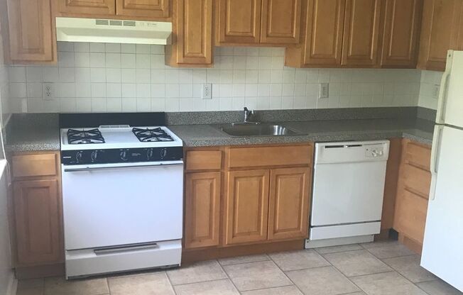 2 beds, 1 bath, 825 sqft, $2,200, Unit E482A