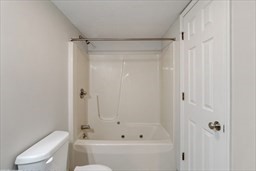 2 beds, 2 baths, 900 sqft, $1,700, Unit 202