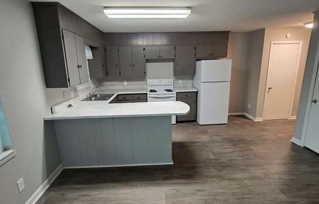 1 bed, 1 bath, $900, Unit 3728- Unit 2