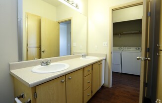 2 beds, 1 bath, 966 sqft, $1,875, Unit B104