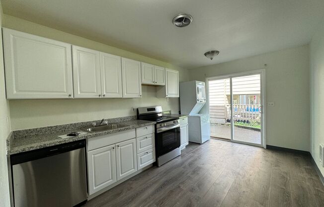 2 beds, 1 bath, 840 sqft, $1,300, Unit 687
