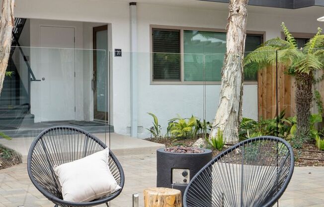 2 beds, 2 baths, 949 sqft, $3,675, Unit 6
