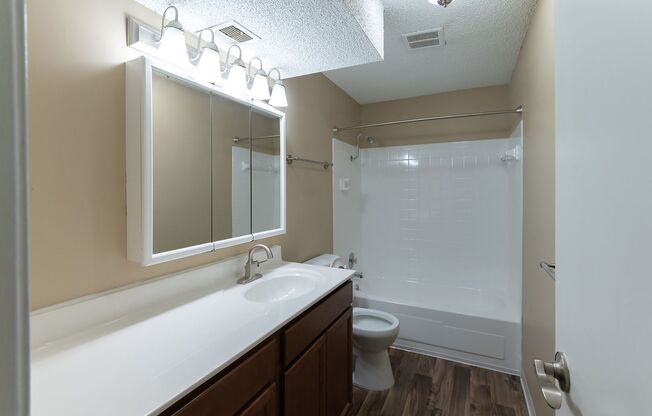 2 beds, 1 bath, 945 sqft, $1,325, Unit 8723-302