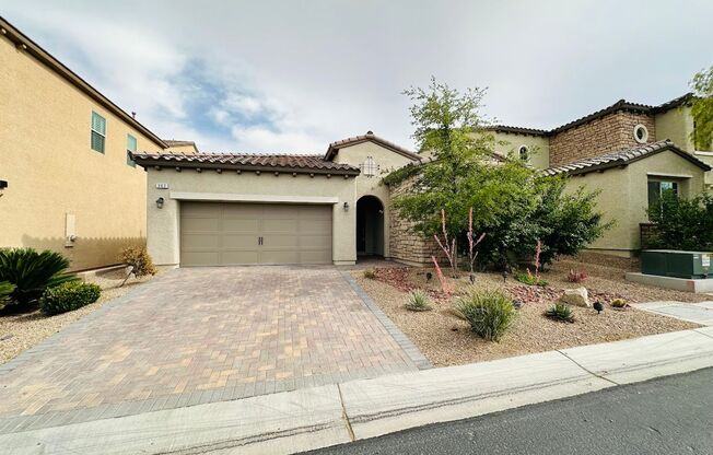 Immaculate Rhodes Ranch Golf Course Community home with a contemporary open floorplan