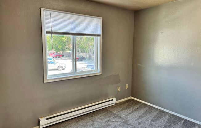 3 beds, 2 baths, 1,035 sqft, $945, Unit 1929-23