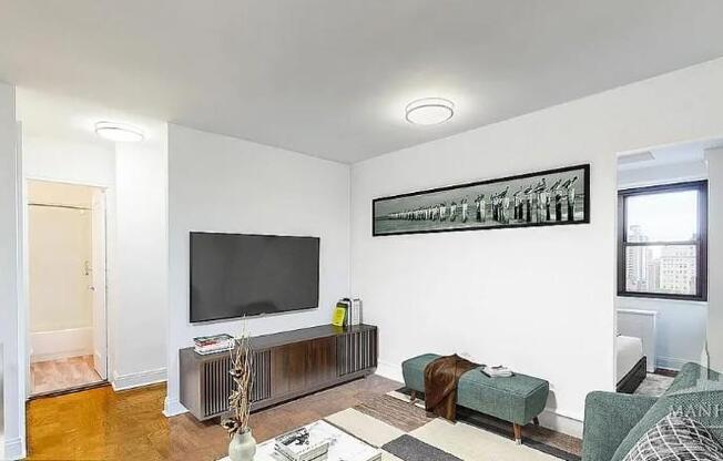 145 E 16th St