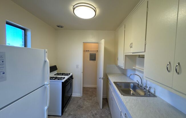 2 beds, 1 bath, 857 sqft, $1,575, Unit 306