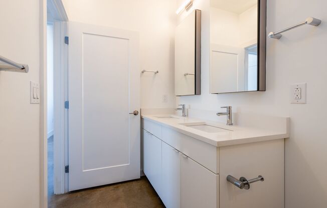 2 beds, 1 bath, 843 sqft, $2,100, Unit Unit 1006