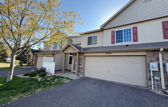 Beautiful 2 Bed, 2 Bath Townhome for Rent – Andover, MN