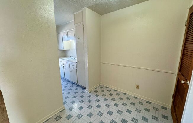 1 bed, 1 bath, $500, Unit Apt 10